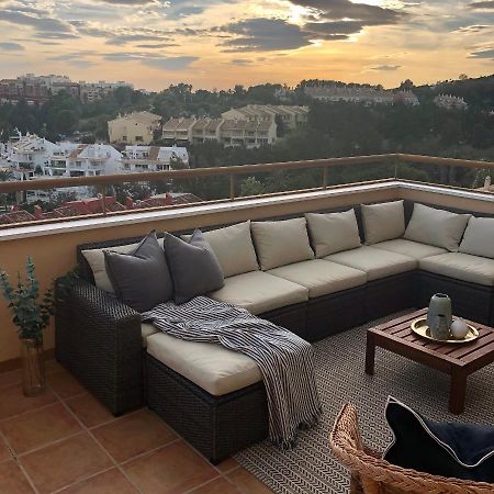 Апартаменты Luxurious Duplex Penthouse With Golf And Sea Views Бенальмадена Экстерьер фото