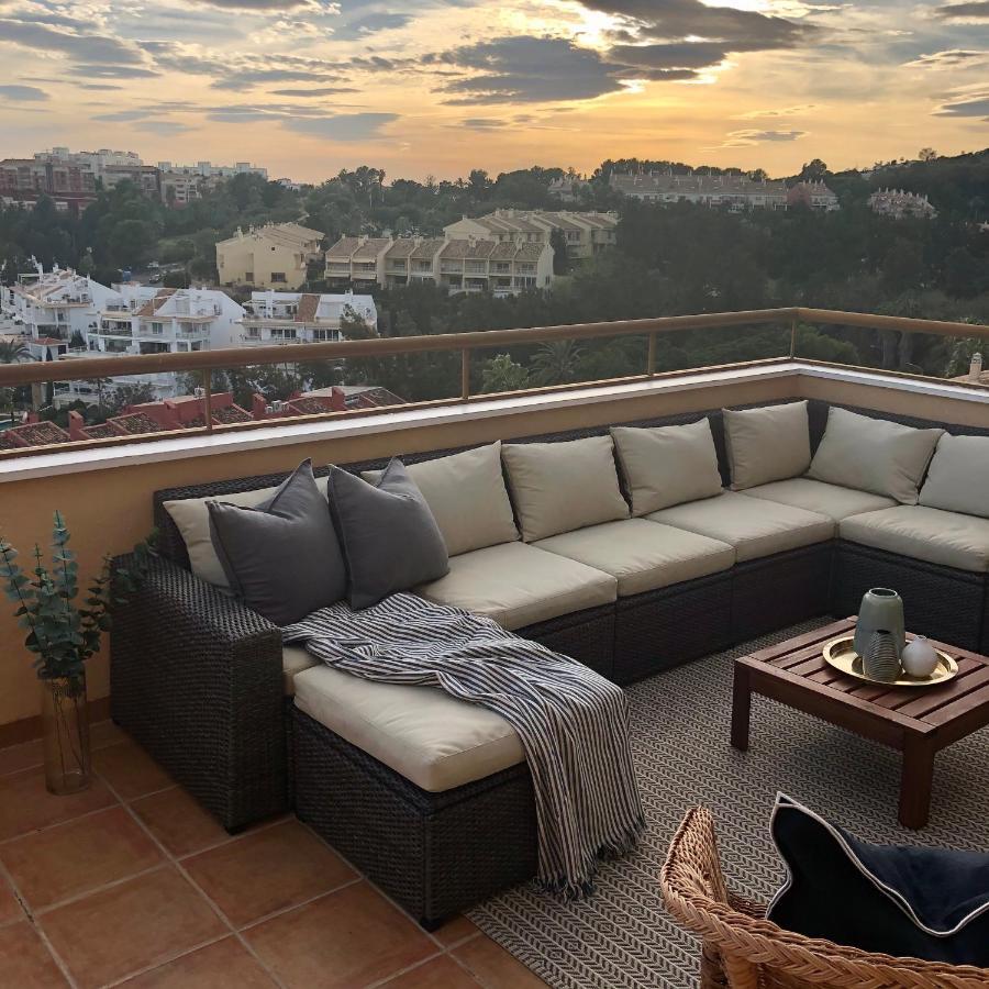 Апартаменты Luxurious Duplex Penthouse With Golf And Sea Views Бенальмадена Экстерьер фото
